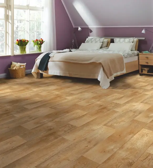 Quarto com manta vinílica amadeirada
