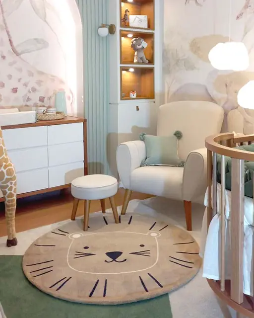 Quarto infantil com tapete de leão