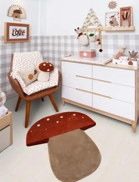 Quarto infantil com tapete de cogumelo