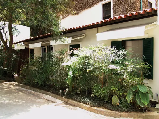 Toldos retráteis em jardim