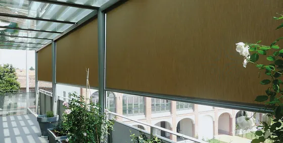 Varanda com toldo vertical